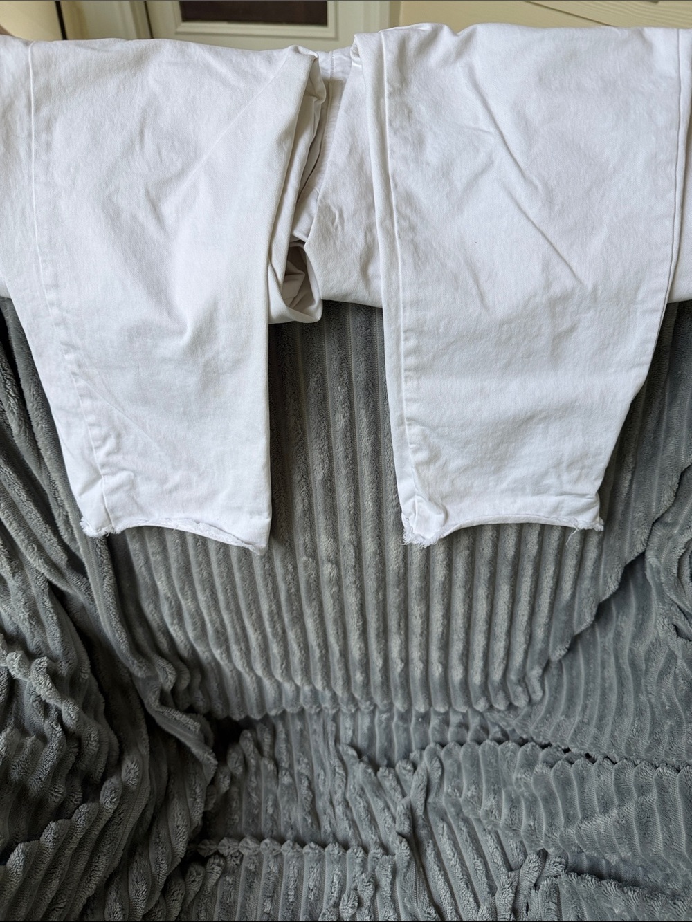 Banana Republic White Cotton Cargo Pocket Pants - Picture 3 of 7
